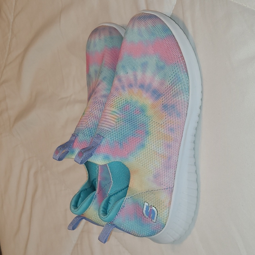 Girls Lightweight Sketchers Pull on Shoes Size 5 Youth